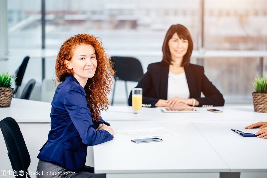 微笑的力量 女老板如何以技术交流驱动团队与商务共赢